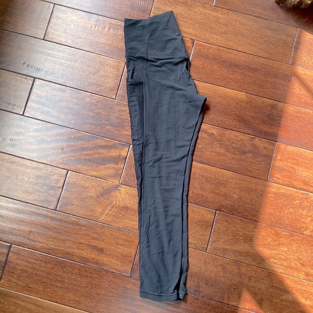 Athleta 7/8 tight in excellent condition with pockets on the side